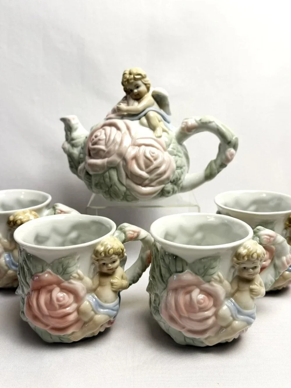 Avon 1998 Vintage Love ly Rose Cherub Teapot 4 Mugs Original Boxes Raised Roses